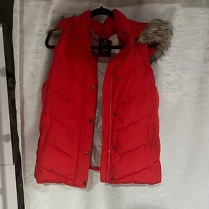 Good conditions Women Gap puffy vest (L)